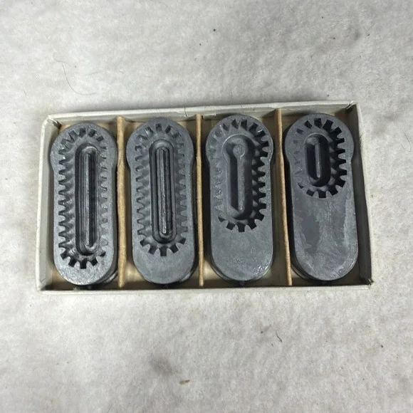 Vintage Singer Buttonholer Templates Set Part 160668 Complete w Box - Picture 5 of 8